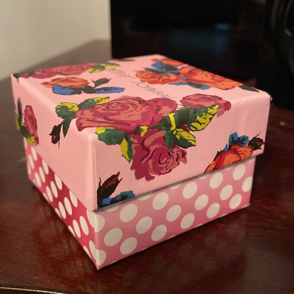 Daisy earrings and necklace - Picture 4 of 4